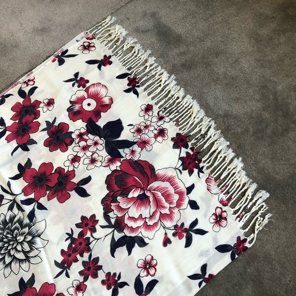 Oversized scarf/ wrap - Picture 7 of 9